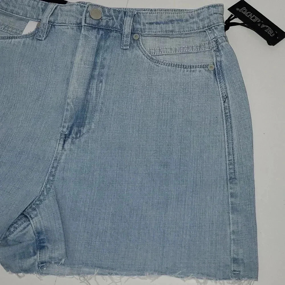 BLANK NYC Peek a Boo Front Non-Hem Cut Off Light Wash Jean Shorts NWT - Picture 4 of 11